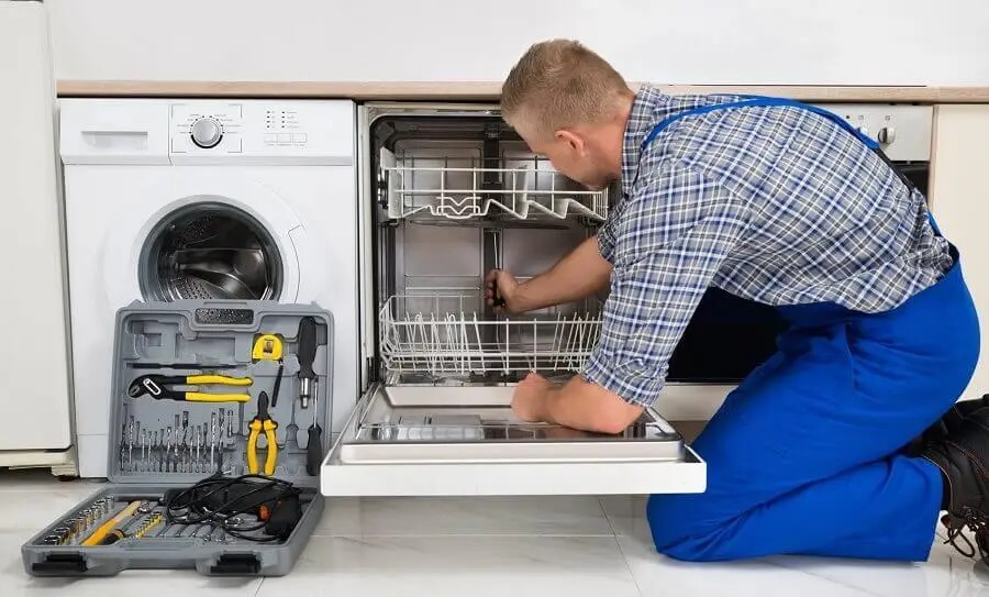 Çilimli Gaggenau servisi teknisyen ekibi beyaz eşya tamiri yaparken